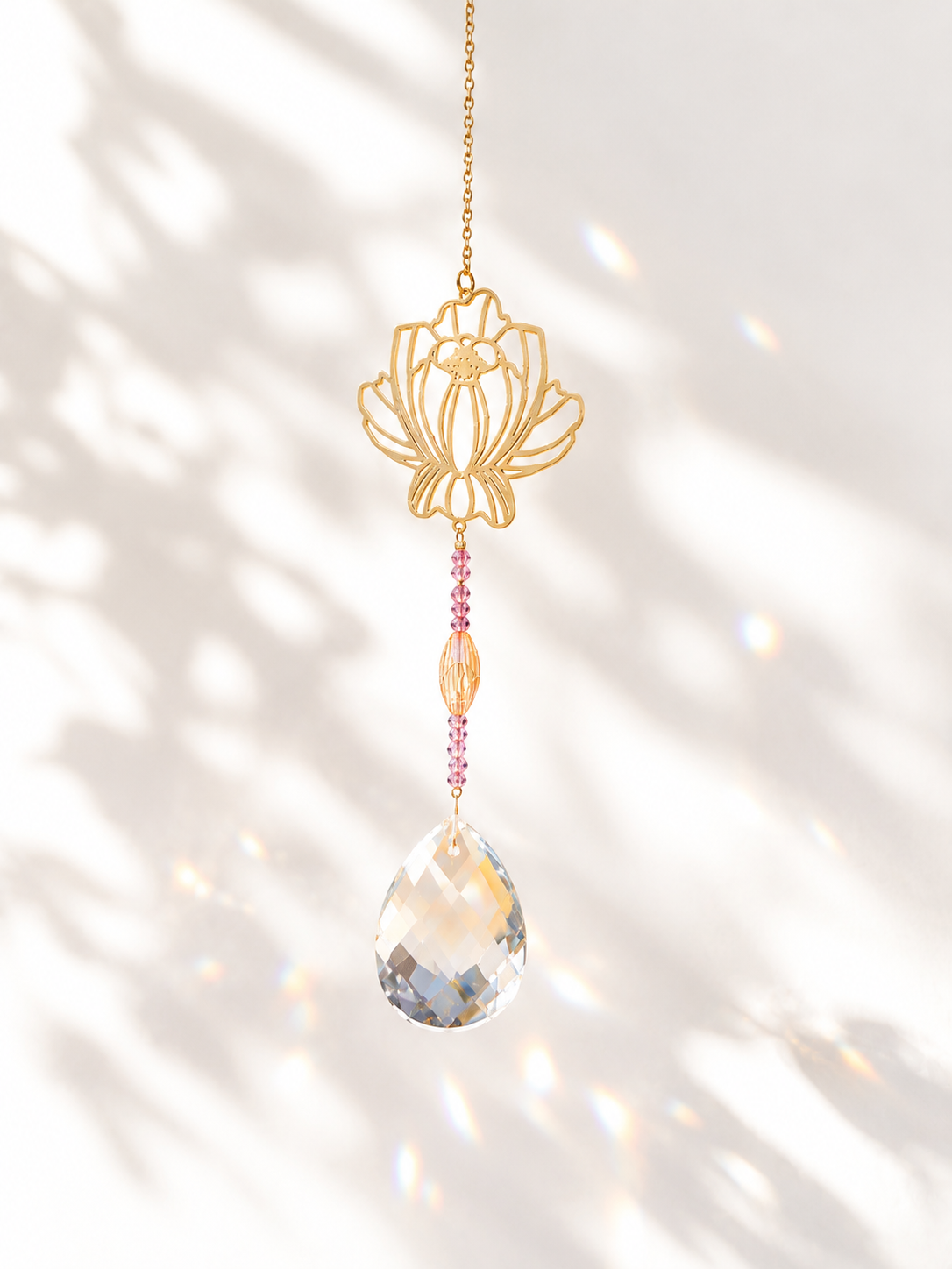 Sonnenfänger Lotusblüte - mit Kristallprisma & goldenen Details