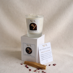 Spa Kerze mit Palo Santo, Bergkristall & Rosenblüten – Sojawachs Wellness Kerze für Entspannung, Meditation, Selfcare Geschenk, Ritual Kerze